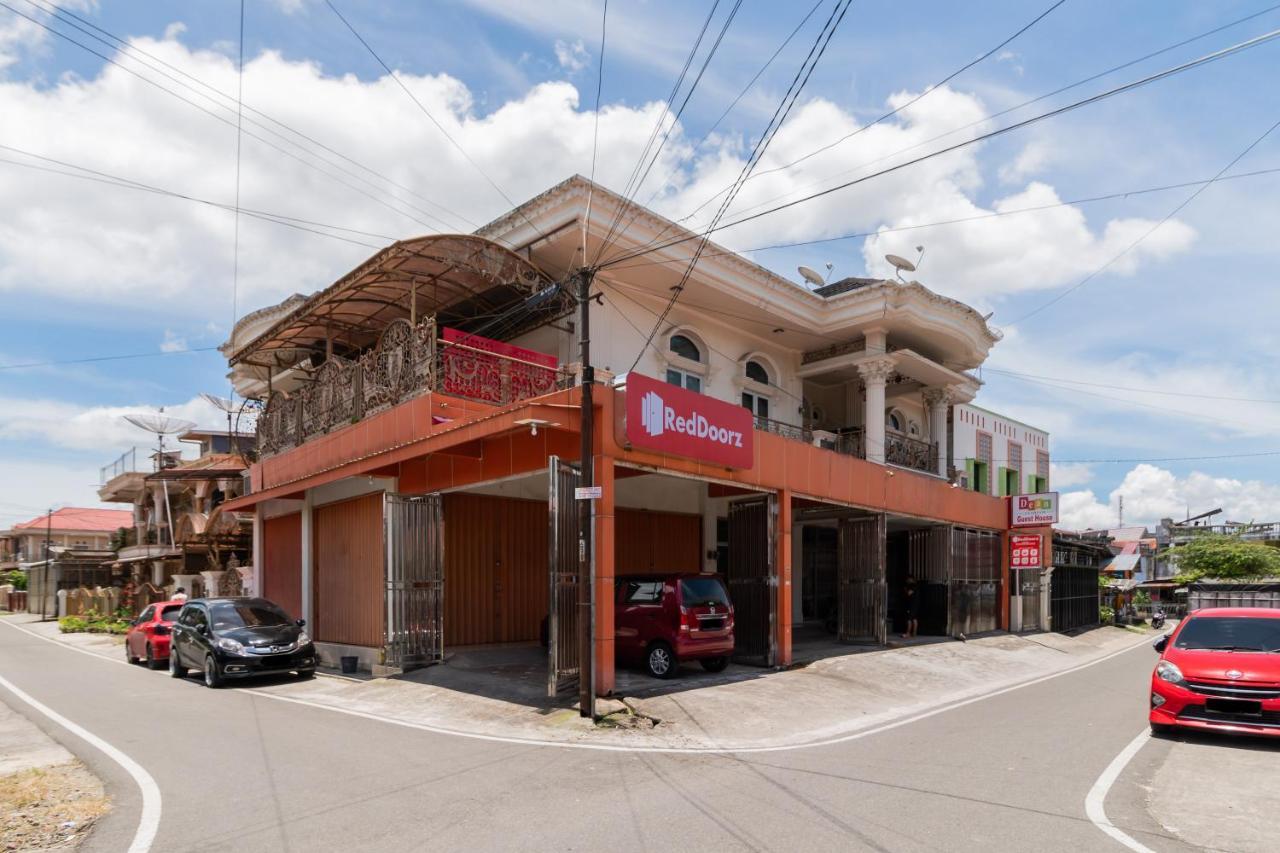 Отель Reddoorz Syariah Near Pasar Aur Kuning Букиттинги Экстерьер фото